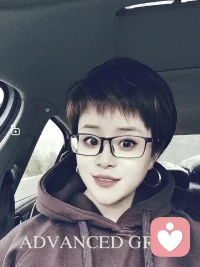 春天来啦，你该出去走走
像花一样，在阳光下，
踩着蝴蝶一样的步伐，
和树木接近，和春风相拥，
我们本该，比春天更动人！配图