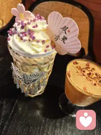 偷一段下午茶慢时光，暂时抛开忙碌与压力，让情绪慢慢松弛下来。咖啡配闲情，日子不慌不忙，好好取悦自己，也是一种自愈。