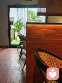 偷一段下午茶慢时光，暂时抛开忙碌与压力，让情绪慢慢松弛下来。咖啡配闲情，日子不慌不忙，好好取悦自己，也是一种自愈。