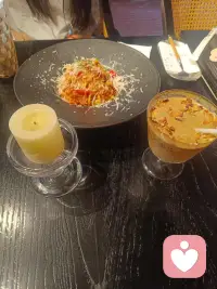 偷一段下午茶慢时光，暂时抛开忙碌与压力，让情绪慢慢松弛下来。咖啡配闲情，日子不慌不忙，好好取悦自己，也是一种自愈。