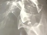 匱乏的人給出的愛是期待；
豐盛的人給出的愛是滋養；
強大的人給出的愛是允許；
恐懼的人給出的愛是控制；
無知的人給出的愛是打壓；
智慧的人給出的愛是啟發；
外求的人給出的愛是教化；
內求的人給出的愛叫感化；
自私的人給出的愛是籌碼，
慈悲的人給出的愛是看見；
真愛只有一種：就是無條件的愛配圖