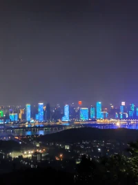 婚姻關系中不是1+1=2
而是0.5+0.5=1??配圖