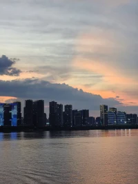 積極心理學實驗證明：
幫助他人時大腦產生的愉悅感，比接受幫助時強烈3倍??配圖