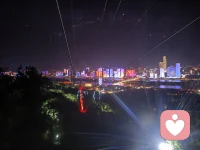 ?? 今天是否有件事讓你產(chǎn)生了“負(fù)面情緒”？
試著用“我注意到我感到（情緒），是因?yàn)椋ㄊ录眮?lái)描述它。
僅僅是清晰地描述，有時(shí)就能減輕它的壓迫感。配圖