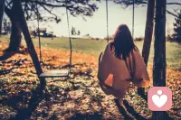 時(shí)光，在天地間交替；歲月，在塵世中輪回。芳華，在歲月中消殞。待到芳華留不住，歲月已白頭之時(shí)。繁華褪盡，芬芳不再，人生幾何，最是當(dāng)下；唯惜今夕，不悔幾夕！配圖