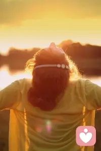 世上有兩種最耀眼的光芒，一種是太陽，一種是我們努力的模樣。早安。配圖