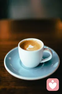 “一杯咖啡里有幸福”。因为苦过，所以知足。且品且珍惜！配图