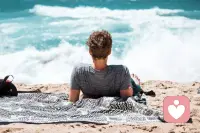 生活中的许多烦恼都源于我们盲目和别人攀比，而忘了享受自己的生活。配图