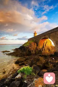 书写自己人生篇章的时候，不要把笔交给别人。早安。