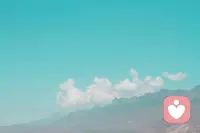 自然地走，自然地忘，不牵强。生活，无需复杂，只要简单就够了；人生，无需繁华，只需平淡就够了。人生，山一程，水一程，没有谁能挽留住，暮春的落花；也没有谁会懂得，一抹斜阳，会为谁流连。珍惜缘分，随遇而安。配图