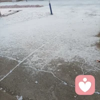 白雪皑皑，又一天的清晨，阳光依旧明媚。望向远方，一片苍茫。早安