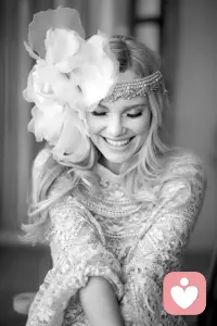 只有笑的很欢，忧伤才不会被看穿。配图