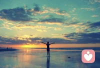 人生就像一出戏，可惜没有彩排，也没有重播，演到了尽头的时候，更不能去回看。 ​早安