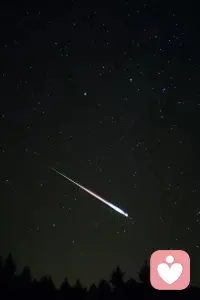 心灵最好的状态是空旷，像夜空，有繁星却不会拥挤，有流星瞬间的划痕，有诞生有死亡，有永恒的秩序。配图