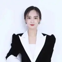 安穩于日常，淺喜于光明，閱己，悅己，樂己，倘若南風知我意，莫將晚霞落黃昏。配圖