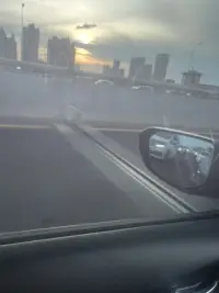 承诺这个东西，就是一个骗子哄一个傻子。
听的人记住了，说的人早忘了。
所以，永远不要听一个人跟你说了什么，而要看他为你做了什么。毕竟，说话不需要成本。