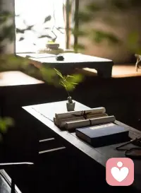 沒有人會喜歡跟一個負能量滿滿的人相處，因為情緒是會傳染的，如果一個人一整天的愁眉苦臉、唉聲嘆氣，那么在他周圍的人也會被傳染，情緒低落。所以，做一個樂觀積極的人，無論有什么事情都往好的方面去想去做，笑容滿滿，自信心也滿滿的人，這樣的人，做不到花見花開，但是能變成人見人愛。配圖