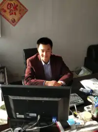 我在這里，認真聽你說
 
世界嘈雜，每個人心里都藏著沒說完的話。作為傾聽者，我愿意成為你的情緒樹洞，不評判、不打斷，用百分百的專注接住你的焦慮、委屈與迷茫。那些說不出口的糾結(jié)，深夜輾轉(zhuǎn)反側(cè)的心事，都可以放心交付。
 
我相信，傾訴本身就有治愈的力量。不需要華麗的安慰詞，只愿在你需要時，用安靜的陪伴和真誠的回應，陪你走過情緒的低谷。如果你需要，隨時轉(zhuǎn)身，我一直都在。配圖