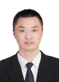 我在這里，認真聽你說
 
世界嘈雜，每個人心里都藏著沒說完的話。作為傾聽者，我愿意成為你的情緒樹洞，不評判、不打斷，用百分百的專注接住你的焦慮、委屈與迷茫。那些說不出口的糾結(jié)，深夜輾轉(zhuǎn)反側(cè)的心事，都可以放心交付。
 
我相信，傾訴本身就有治愈的力量。不需要華麗的安慰詞，只愿在你需要時，用安靜的陪伴和真誠的回應，陪你走過情緒的低谷。如果你需要，隨時轉(zhuǎn)身，我一直都在。配圖