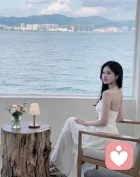 缘分有早晚，姻缘有深浅，冥冥之中，八字命格早已埋下伏笔。有些人相逢太早，缘分未到，只能擦肩而过；有些人历经兜兜转转，跨过山水岁月，终会在合适的流年里重逢。感情里从来没有无缘无故的遇见，每一次相逢，都是前世因果的牵绊，每一段离别，都是命中注定的劫数。不属于自己的人，再执念也留不住；命里该有的缘，再疏远也会相逢。不必为错的人内耗，也不必为迟迟不来的姻缘焦虑。静下心修好自己的心性，稳住自身气场，流年运势流转之时，同频之人自会奔赴而来，往后情深不负，安稳相守。配图