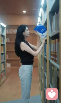 我也经常偷看一个人的账号，因为曾经那个人是属于我的。配图