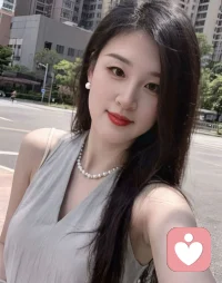 看不清路的时候，就把今天过好。反正无论你怎么张望，雾都不会散。那就允许自己暂时停在原地，不必急着突围，也不必假装从容。生活本就起落无常，困顿是常态，搁浅也是人生的一部分。接纳当下的困顿，也是与自己和解。把三餐吃暖，把心事放浅，把手里的每一寸光阴都认真过完。世上没有白走的路，也没有白熬的夜。也许走着走着天就亮了，也许过好了今今天，明天自然就有了答案。
