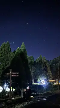 天空黑暗到一定程度 星辰就会熠熠生辉 晚安
