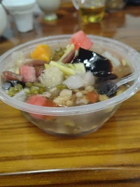 世界上有很多好吃的東西，吃到了就會開心啦配圖
