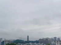 深呼吸，把呼吸延伸到塔尖，到天邊，到宇宙。配圖