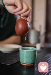 你应该关注的是自己的身心健康，而不是别人对你的世俗眼光以及偏见看法。