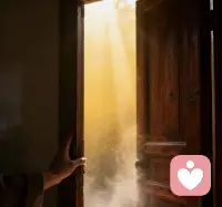 ?? ? 四行晨啟哲思
?破曉時釉色流淌，錨鏈聲驚散薄霧
?莫候完美叩門——推開門框住天光
?踏碎猶豫的霜，足跡蜿蜒成星河
?此刻心跳節拍，永恒正落筆成詩

2025年09月15日，星期一
乙巳年七月二十四
白露第二候第四天

早安