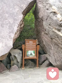 婚姻有如一面棱鏡，折射出愛情中難以調和的矛盾與人性本質的復雜性。配圖