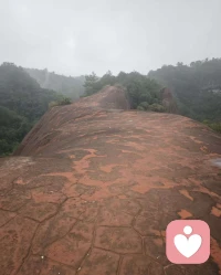 經歷了出軌，會讓人看到關系里更復雜、更真實的人性。可無論如何，曾經的恩愛都應該是彼此渡過難關的資源，而不能因為它被污染了，反而變成一種負擔。配圖