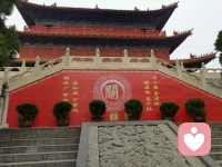 孩子獨立應對社會的能力并不是與生俱來的，而是在冒險和探索中逐漸培養出來的。父母的過度介入，情感上是沒有準備好接受孩子長大帶來的身份轉變。配圖