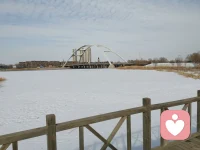 In the twelfth lunar month, plum blossoms bloom, crimson red against the snow. 腊月寒梅，朱红映雪。你的孤勇与笃定，有如在沉寂中积蓄光华的生命！