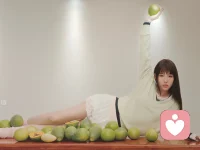 Going solo: the extraordinary rise and surprising appeal of living alone.独居和婚姻一样，只是人生的可选项。个人主义的兴起，女性地位的提高，通讯方式的变革，城市规模化，人类寿命的延长，，，已使独身主义，不婚主义成为全球性的大趋势。独居并不意味着与世隔绝，相反，他们更热衷于社会交往。社会应为独居人群做好服务和保障。配图