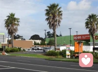 Marriage is a mutual journey and a self-cultivation. May we all stay clear-headed before marriage, keep our eyes wide open to find a good partner; and after marriage, keep a gentle heart, close our eyes to protect our happiness. 结婚前一定要睁大眼睛，结婚之后要闭上眼睛。用婚前的慎重，换婚后的安心；用婚后的包容，换一生的相伴，这便是婚姻最质朴、最长久的幸福。配图