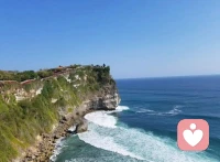 伴侣间感情平淡，想要改变，不用等到“特殊日子”，可从Ta那个最常出现的抱怨去发现低成本、高意外感的浪漫：
1. 肯定言词 （把夸奖从“评价”变成“发现”）
2. 精心时刻 （ 核心是“专注地在一起”）
3. 接受礼物 （重点不是价格，是“专属感”）
4. 服务行动 （ 核心是“主动分担，且超出预期”）
5. 肢体接触 （如拥抱、亲昵、性生活—以取悦对方为目的的性行为，而非自我满足性需要)。配图