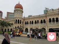 人不能没有防御，但也不能防御过度。很多心理上的问题，乃至人际交往中的一些烦恼，都是因为我们的防御系统过于僵化、刻板。敏感是防御系统的响应标志。配图