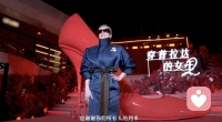 每天感觉在应对工作，其实是在应付生活。从今天开始，做一个幸福的人。出了单位门，抬头看看天色，不必急着想晚上还要做什么，先确认自己正走在一个真实的世界里。幸福不是逃离生活，而是重新走进生活——以主人的身份。配图