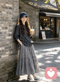 “Ta爱我，就要舍得为我花时间”，，，你真正想要的，可能不是钟表上的分钟，而是被选择、被记得、被回应的体验。如果Ta时间不多，但专注、守约、稳定，你会觉得被爱吗？如果Ta时间很多，但心不在焉、贬低你，你会觉得被爱吗？你渴望的不是偶尔热情，而是可持续的优先。时间是不可再生资源，愿意分配时间，常代表优先级。但如果涉及控制、隔离、监控时间，那不是爱，是虐待。配图