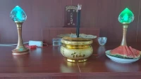 我家是莽（meng）仙，我們家仙六師爺已經修行萬年去年封的神。
六師爺大哥在天界掌管兵將的也就是我的大師爺。
我家師爺一共是7個兄弟，那幾個師爺在幾千年前的蚩尤大戰 犧牲了雖然后來都重生了，但是已經沒有前世的記憶。我家六十爺之前也是7個頭，后來也是大戰的過程當中得砍掉了一個，所以現在叫六師爺。
