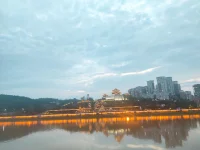 很喜歡導航的一句話，請在合適的位置選擇掉頭，重新規劃路線配圖