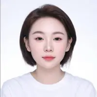 就像白鸽不会爱乌鸦
你像野马不会为我停下
我们走过一段最美年华
最后变成了最痛伤疤