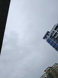 今天陰雨綿綿最適合擁懶墮，舒情聊天！配圖
