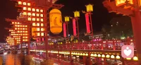 你以为你在等他回头，其实你在等自己死心。

可你心里比谁都清楚，他不值得你等。

那你到底在执念什么？

是那个“万一呢”，还是你舍不得自己付出的那些年？