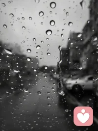 抱怨无用，能从风雨里走出来的，靠的从来不是伞...配图