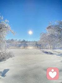 回頭看，輕舟已過萬重山，向前看，前路漫漫亦燦燦；抬頭看，滿天星光甚浪漫，低頭看，滿路荊棘已過半。
你要熬，熬到苦盡甘來，你要等，等到春暖花開。配圖