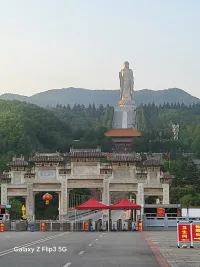 本意渡众生，反被众生渡