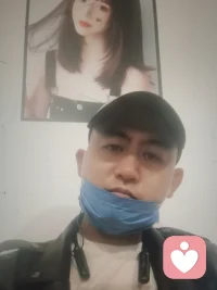 有人喜欢你绑着头发的样子，有人喜欢你披着头发的样子，于是你犹豫到底该绑着还是披着，可是你忽略了，真正喜欢你的人喜欢你所有的样子。配图